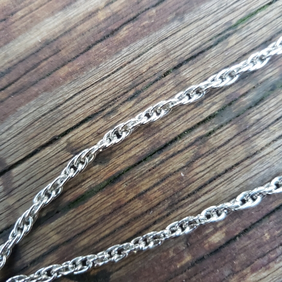 Plant Bud - Pip: Definition Necklace - Picture 12 of 12